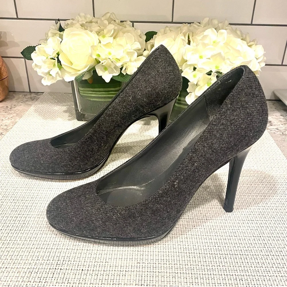 Preowned Stuart Weitzman grey wool heels size 8